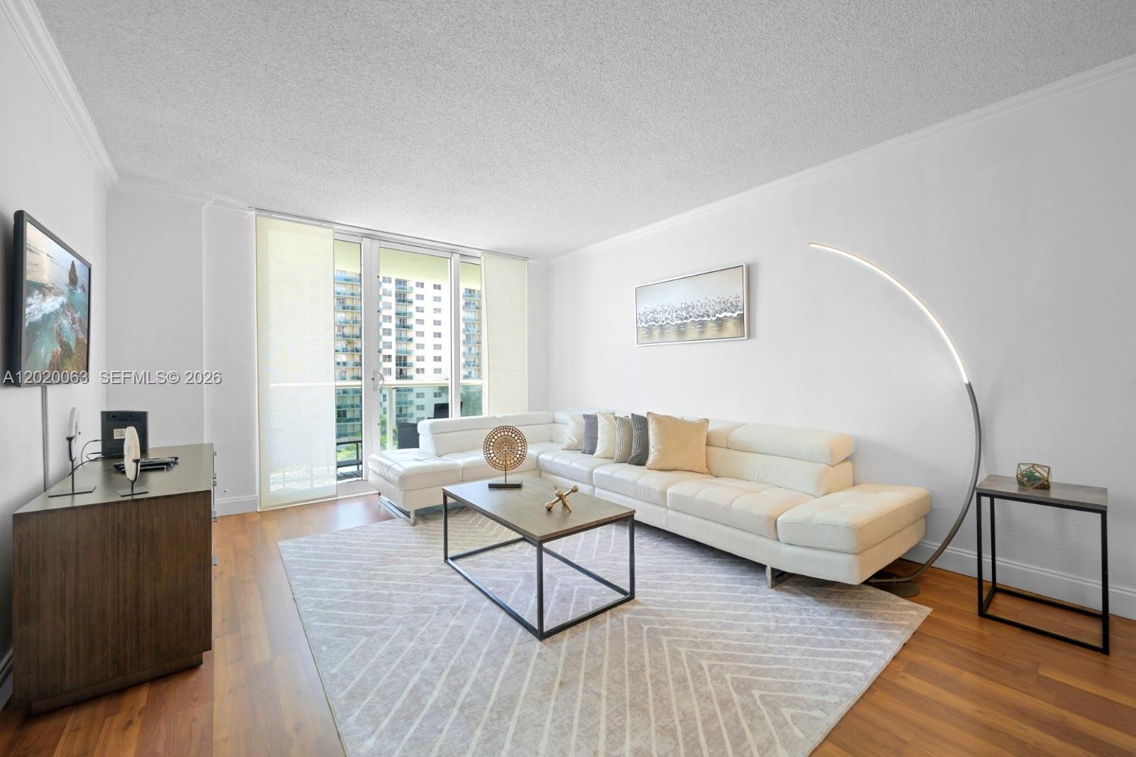 19380 Collins Avenue 609 Property Photo 4