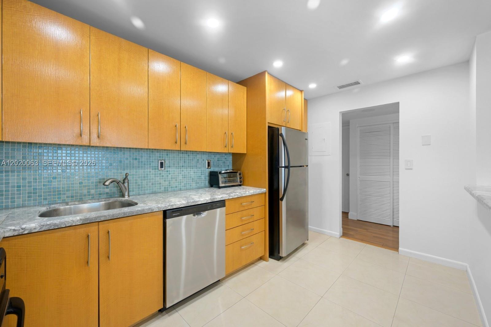 19380 Collins Avenue 609 Property Photo 9