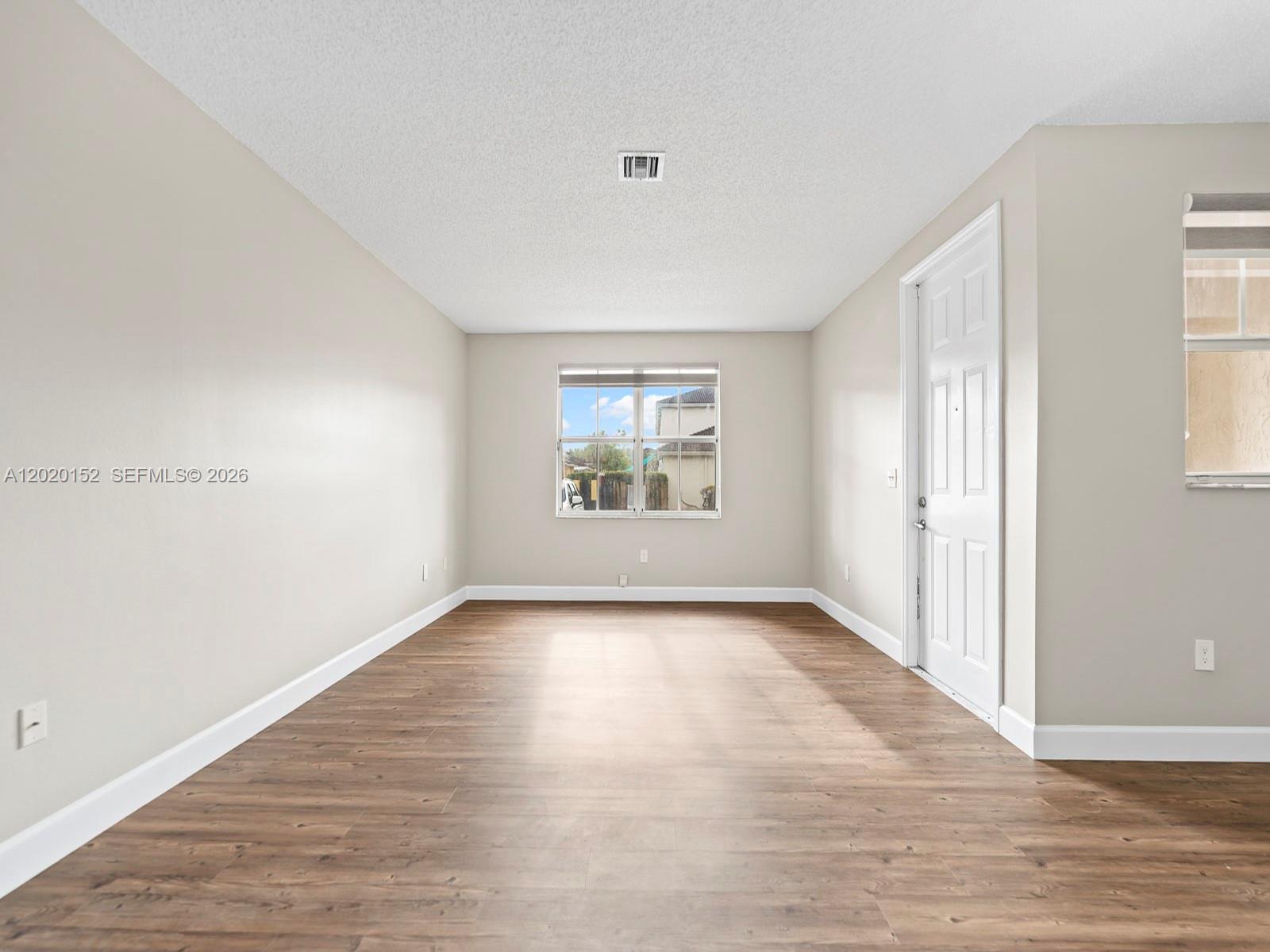 1049 Ne 42nd Place Property Photo 11