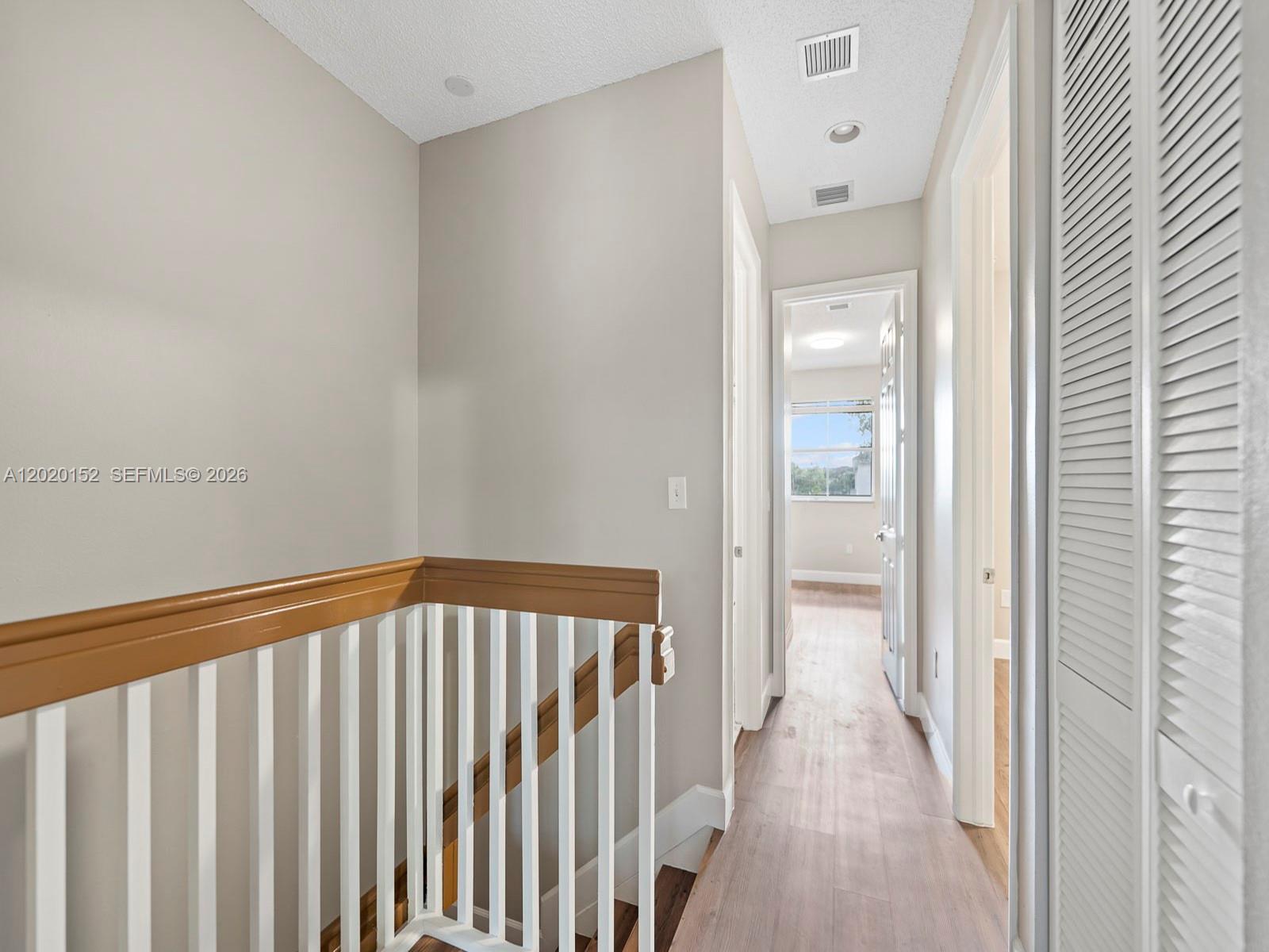 1049 Ne 42nd Place Property Photo 14
