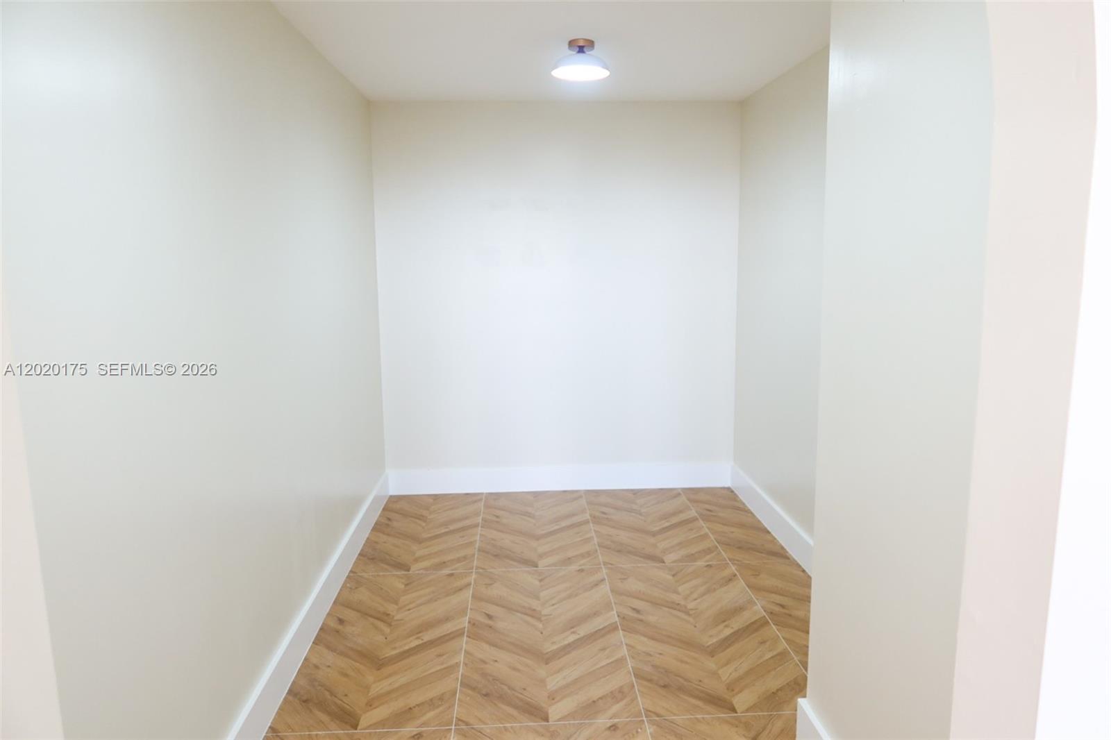 2500 Parkview Drive 1816 Property Photo 6