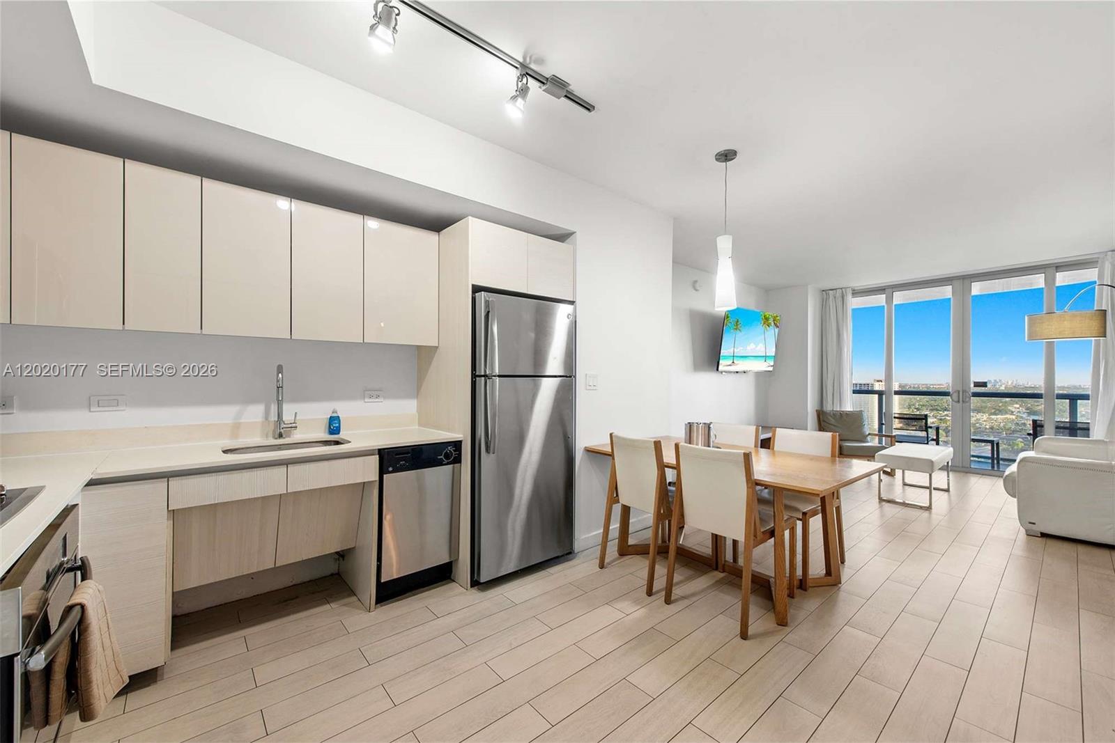 2602 E Hallandale Beach Boulevard R2604 Property Photo 30