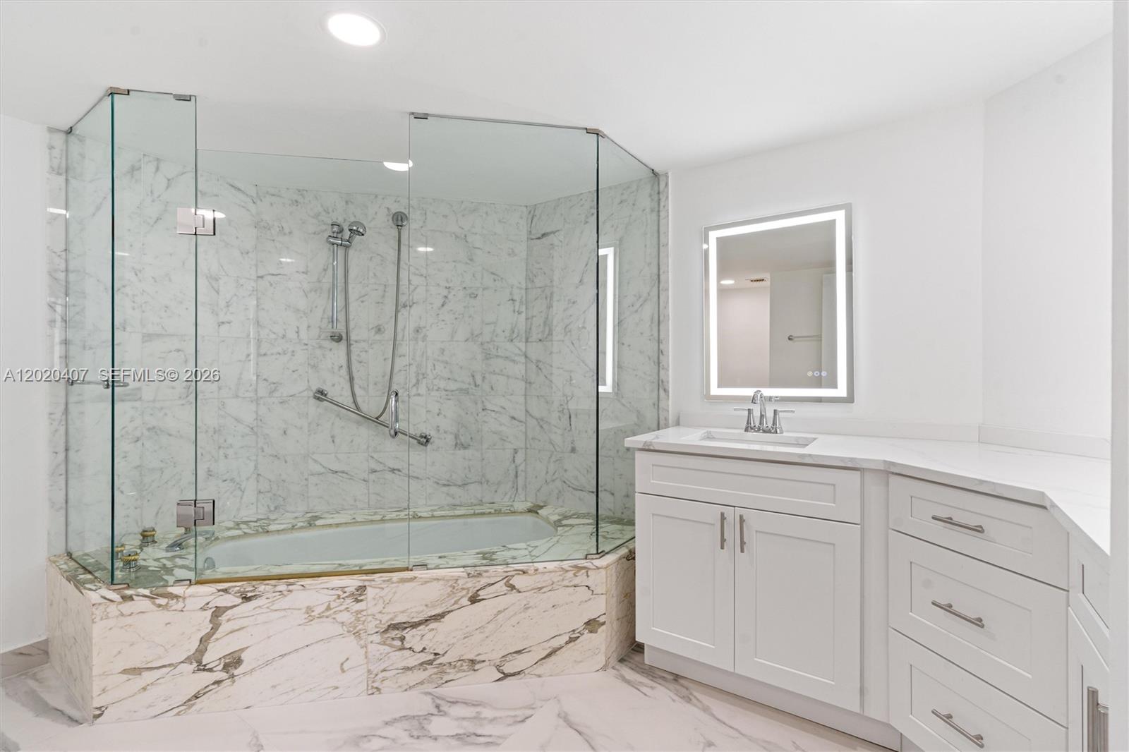 2100 S Ocean Lane 1002 Property Photo 20