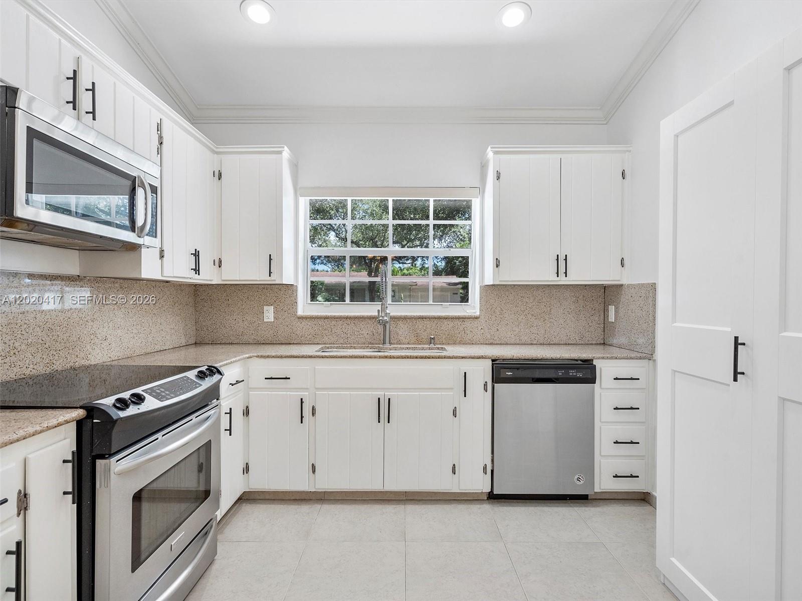 731 Sistina Avenue Property Photo 3