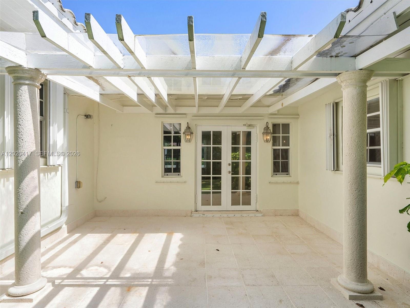 731 Sistina Avenue Property Photo 8