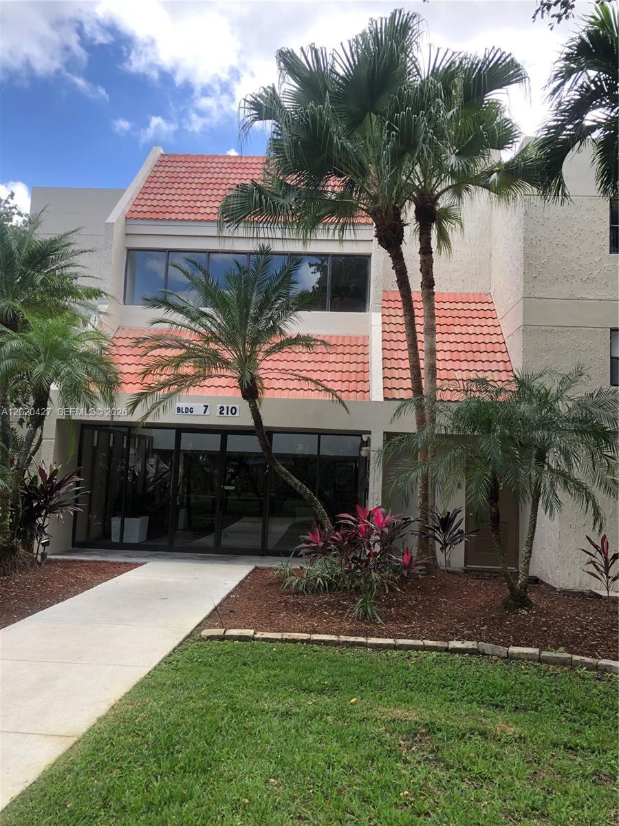 210 Lakeview Drive 207 Property Photo 1