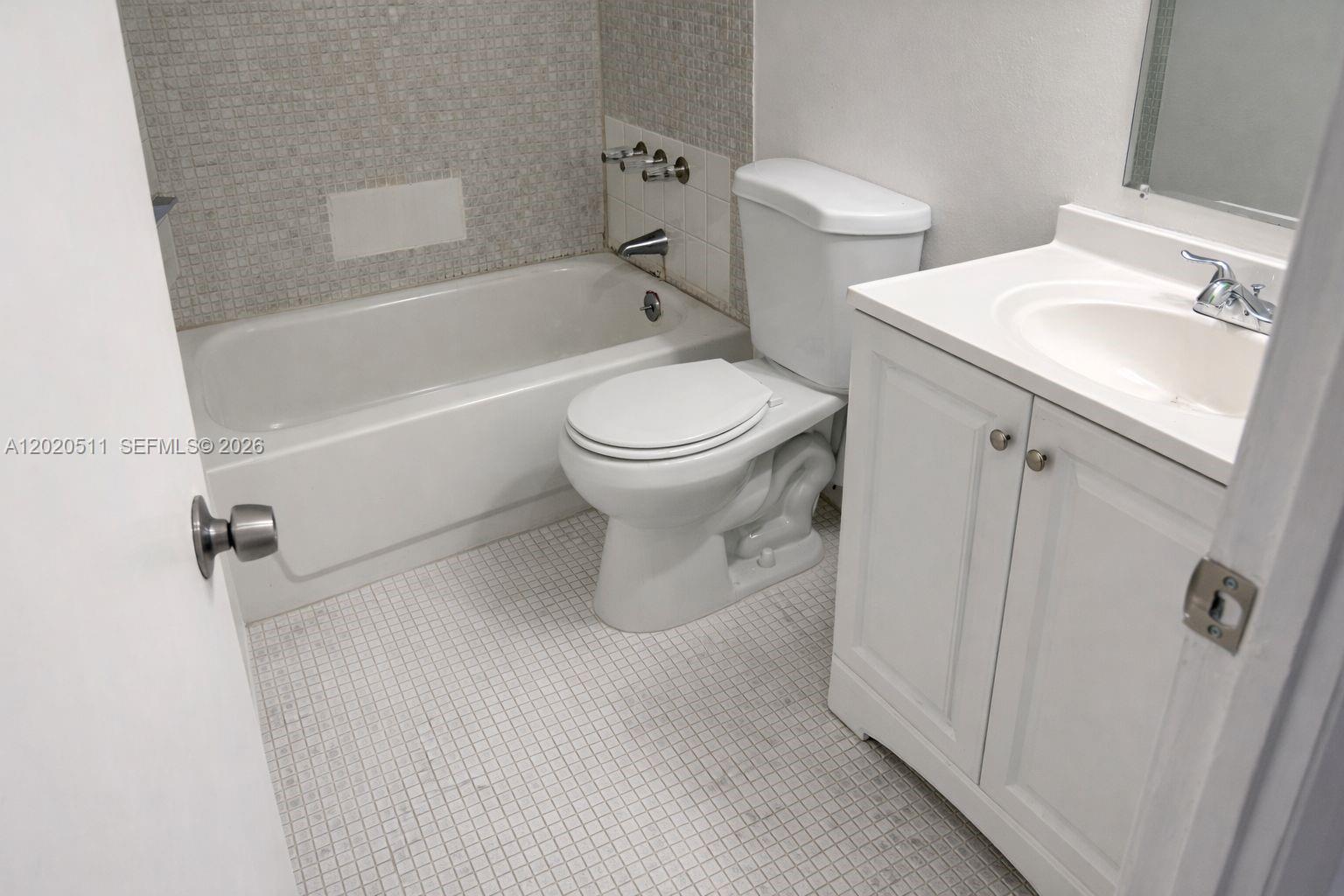 496 Nw 165th D-412 Property Photo 26