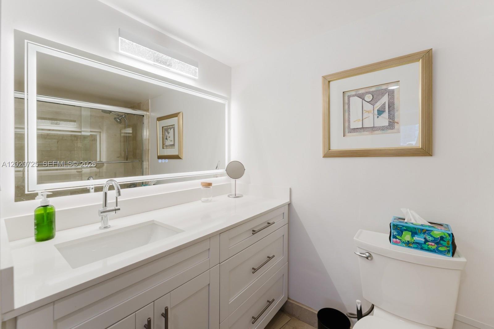 2301 Collins Avenue 804 Property Photo 15