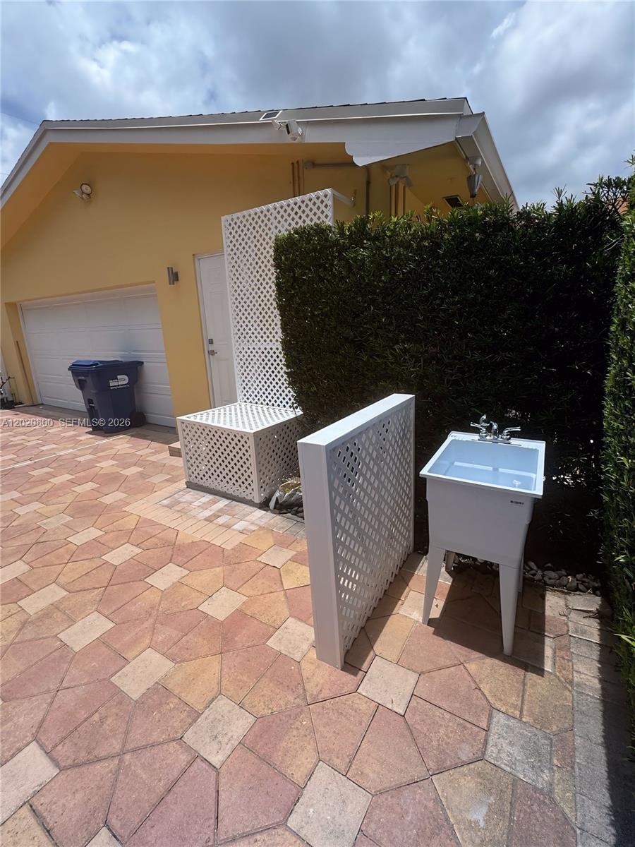 8605 Sw 106th Street B Property Photo 3