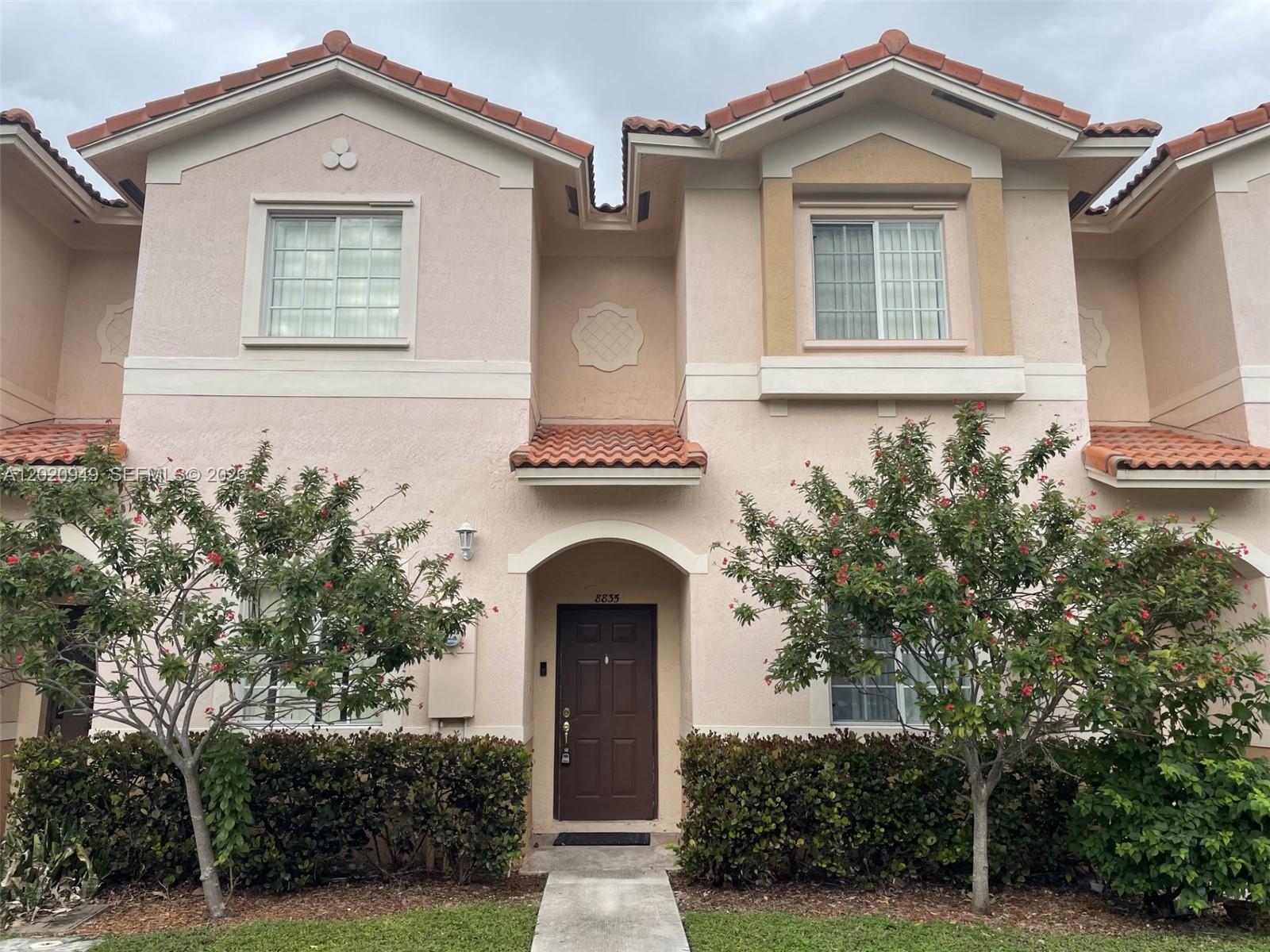 8835 S Isles Circle 8835 Property Photo 1