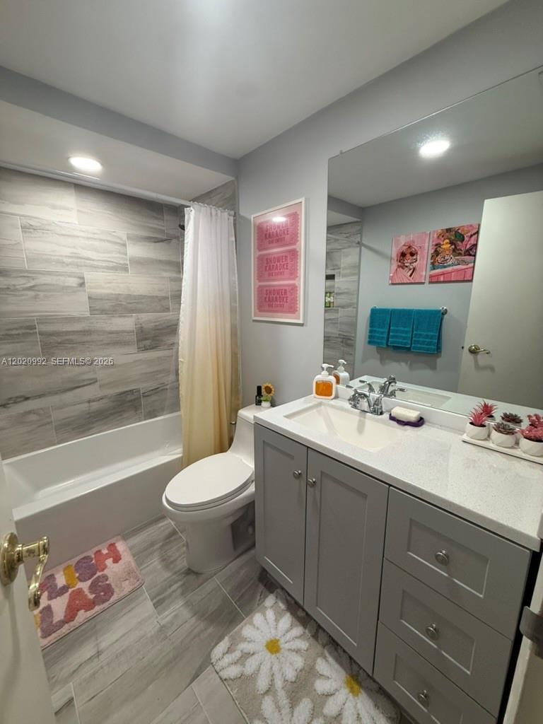 1810 SW 81st Avenue 2215 Property Photo 1