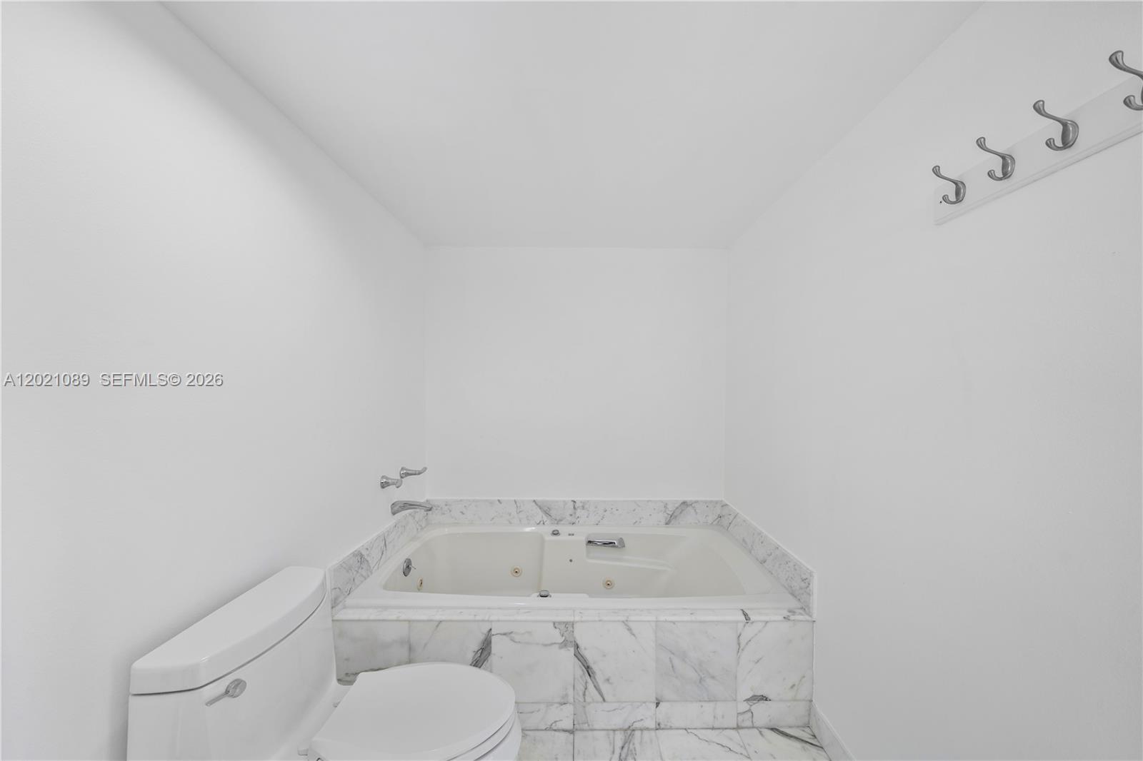 400 S Pointe Drive 409 Property Photo 27