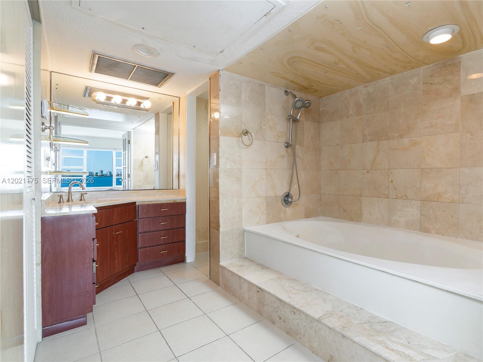 11111 Biscayne Boulevard 912 Property Photo 8