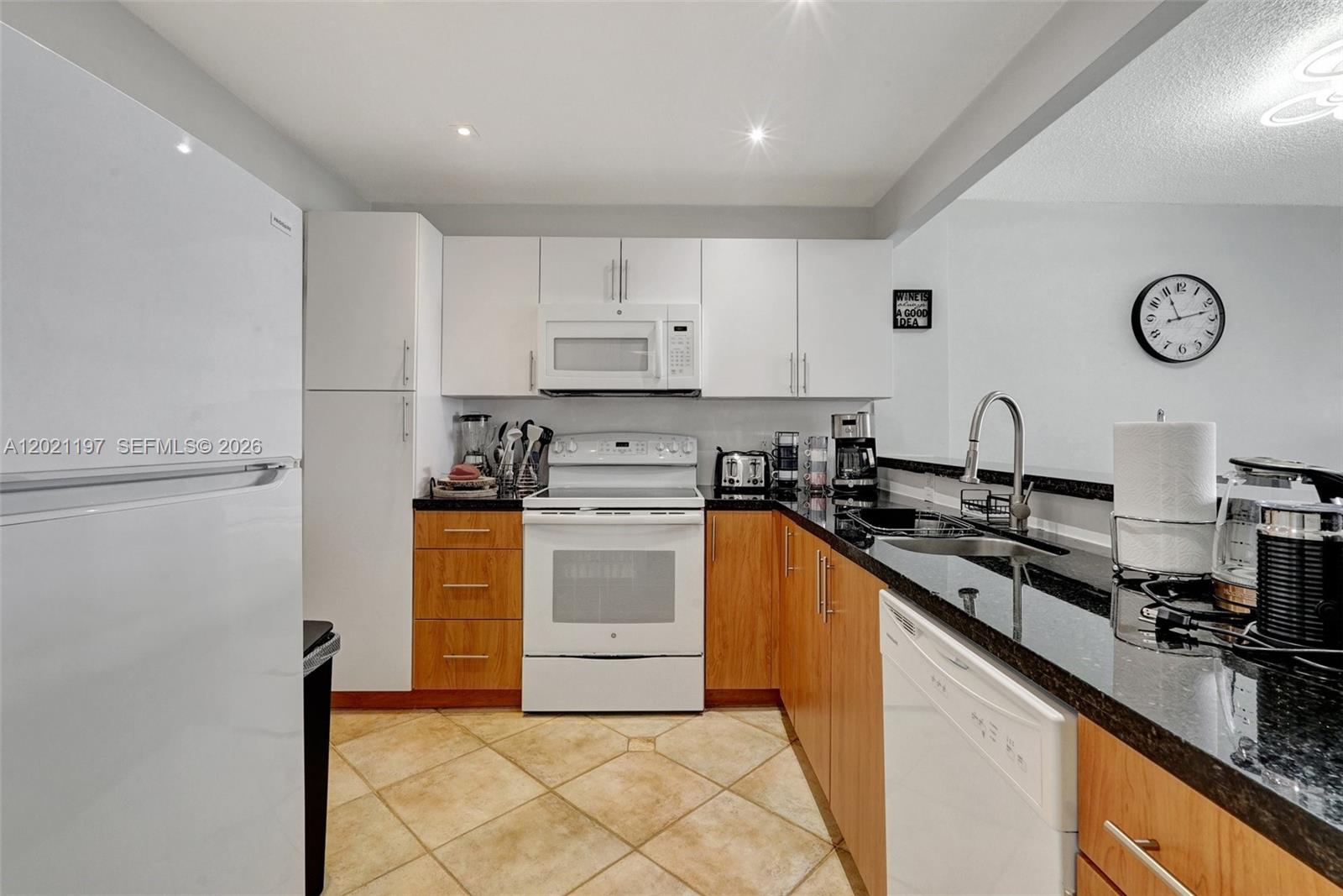 3725 S Ocean Drive 812 Property Photo 4