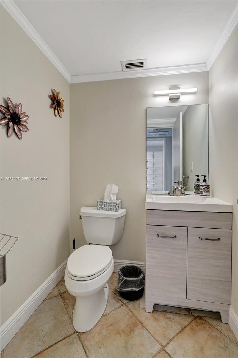 3725 S Ocean Drive 812 Property Photo 13