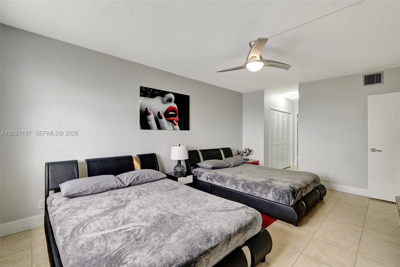 3725 S Ocean Drive 812 Property Photo 15