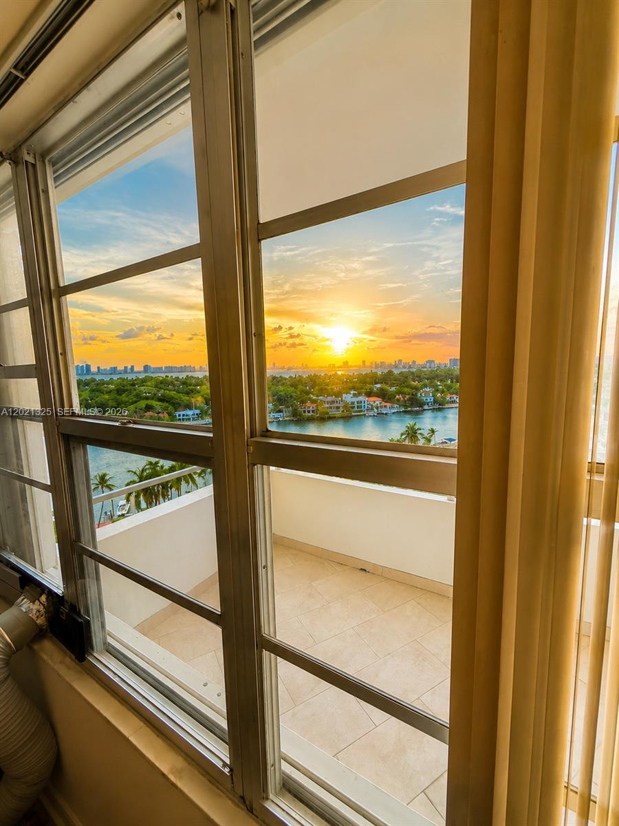 5151 Collins Avenue 1520 Property Photo 6