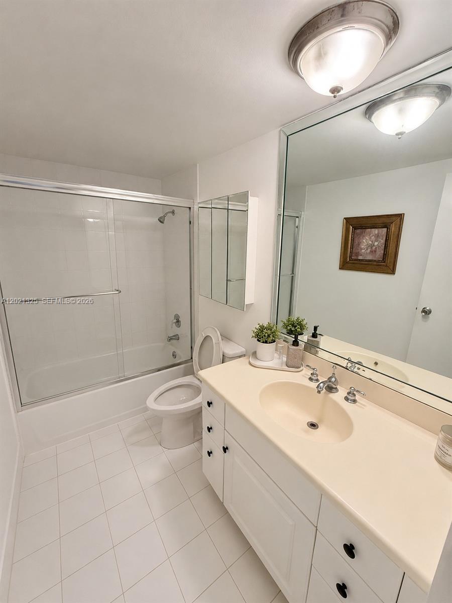 5151 Collins Avenue 1520 Property Photo 8