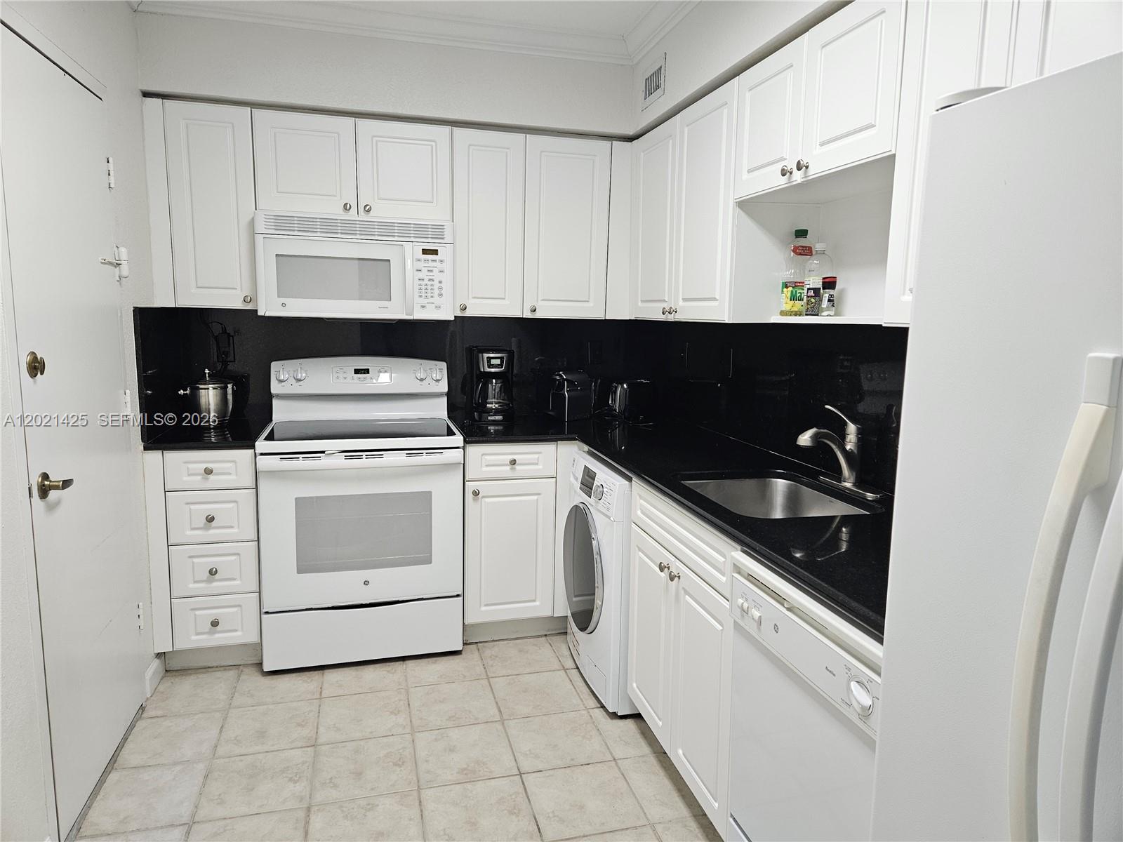 2501 S Ocean Drive Ph17 Property Photo 6