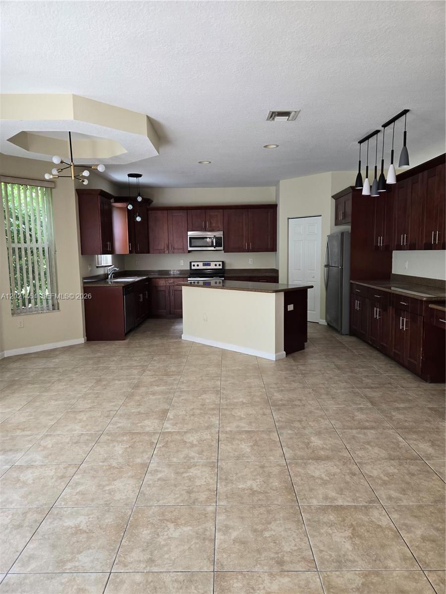 2221 Sloane Place Property Photo 2