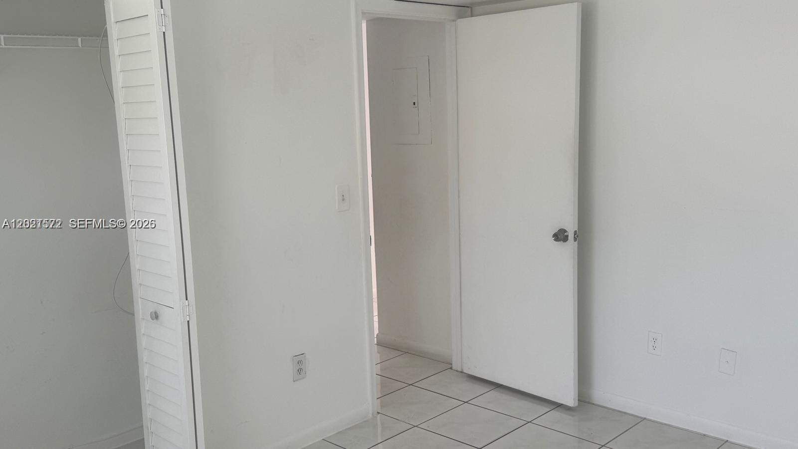 2715 W 66th Street 13-21 Property Photo 13