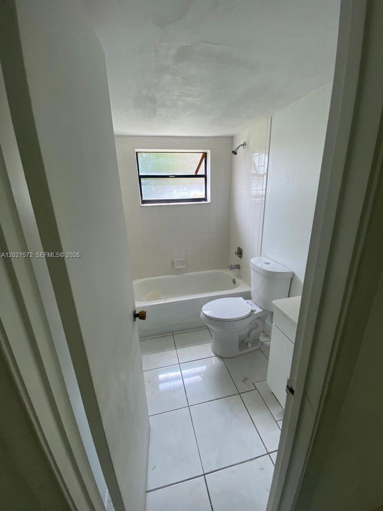2715 W 66th Street 13-21 Property Photo 19
