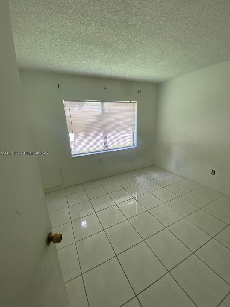2715 W 66th Street 13-21 Property Photo 20