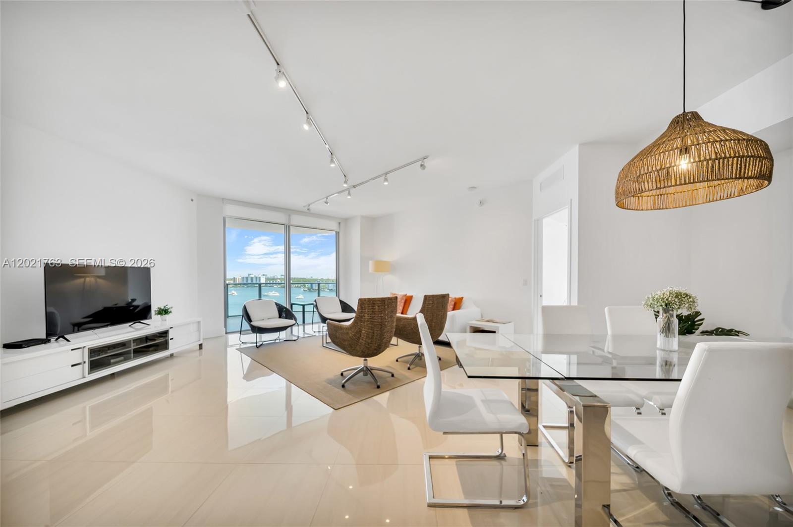 17301 Biscayne Boulevard 907 Property Photo 3