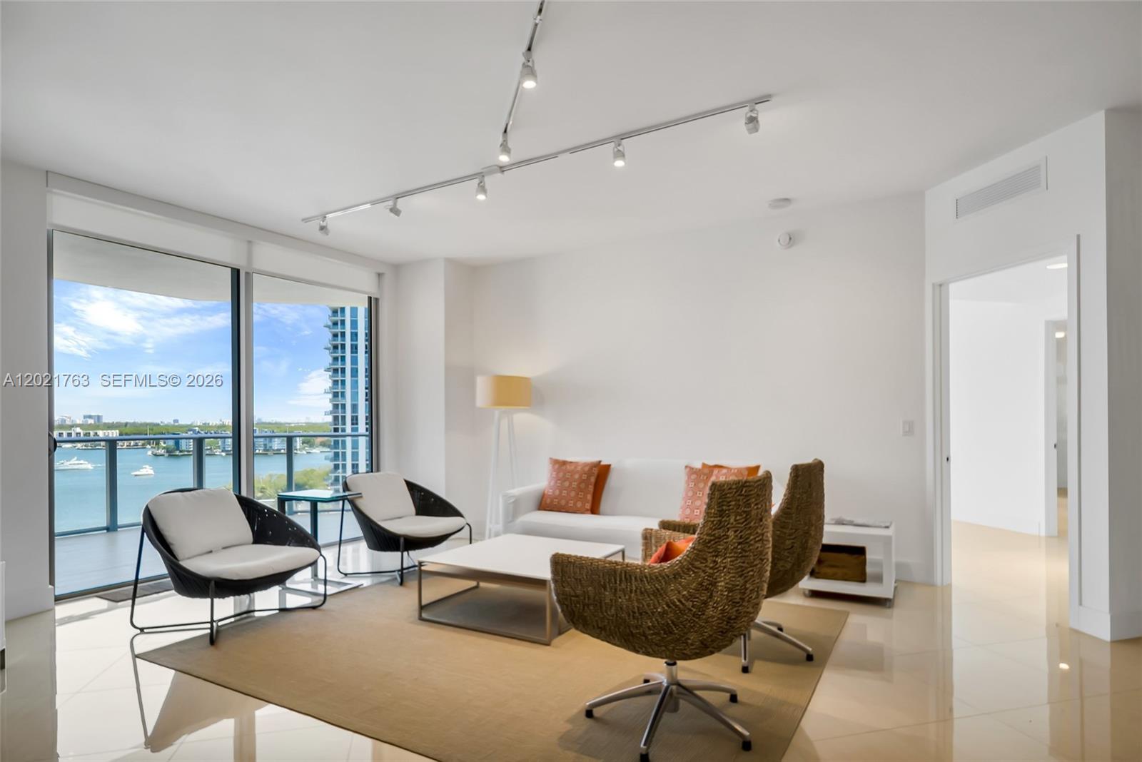 17301 Biscayne Boulevard 907 Property Photo 4