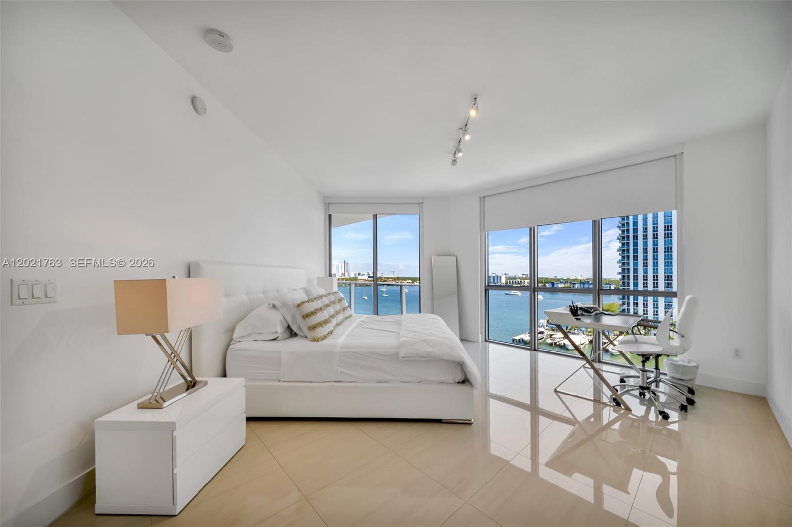 17301 Biscayne Boulevard 907 Property Photo 17
