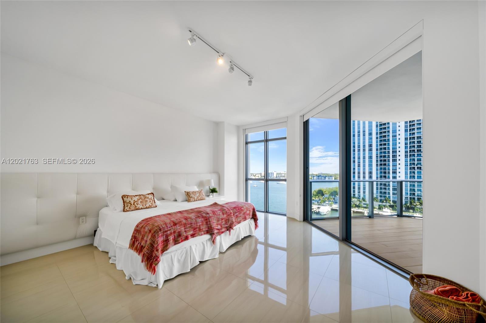 17301 Biscayne Boulevard 907 Property Photo 25