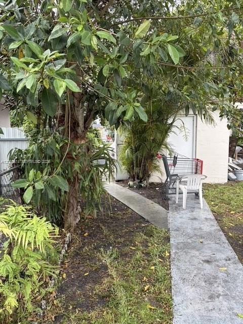 336 E 41st Street Property Photo 8