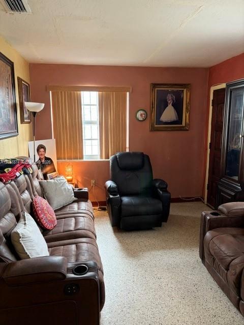 336 E 41st Street Property Photo 16