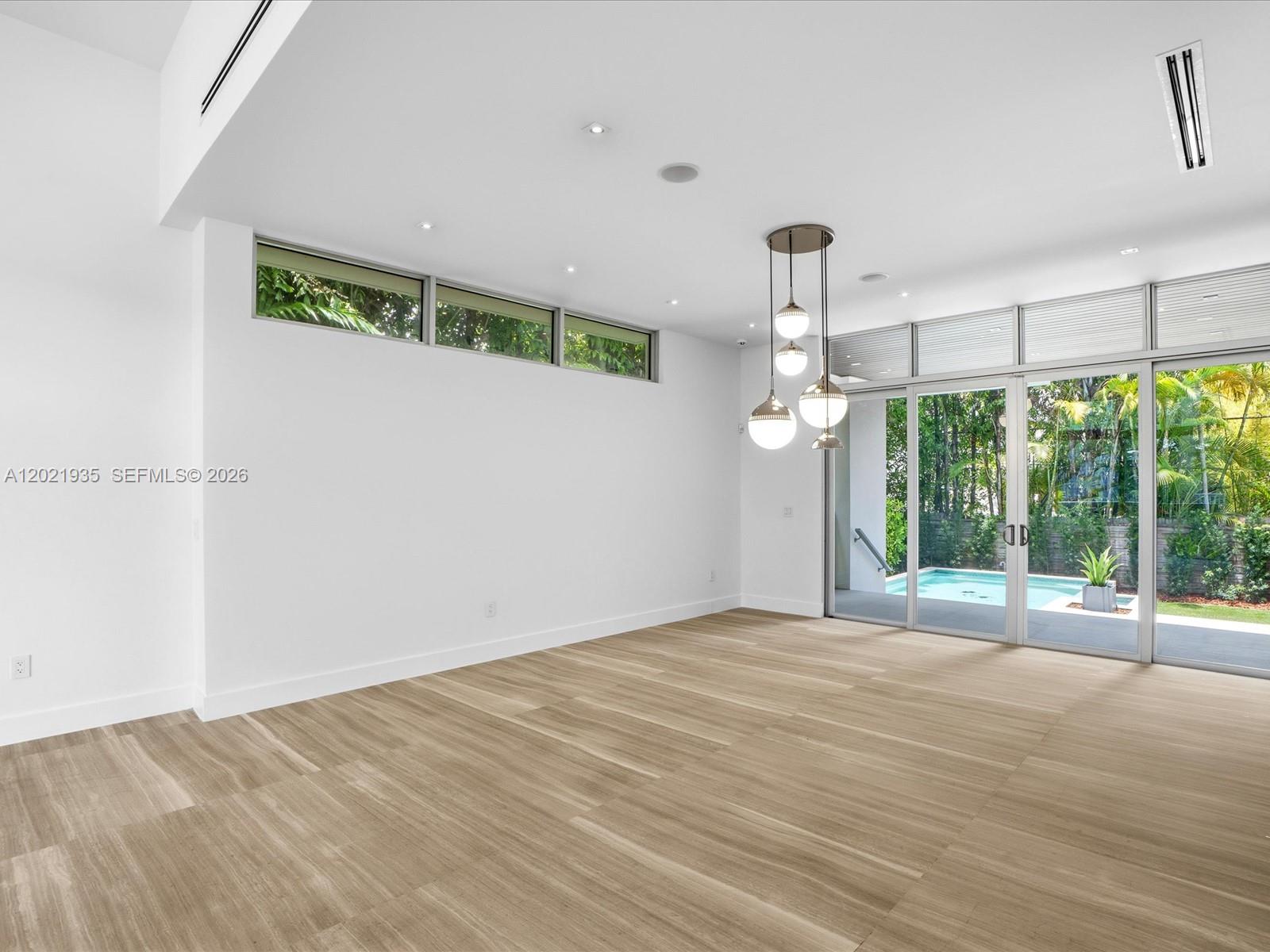 125 Hampton Lane Property Photo 13
