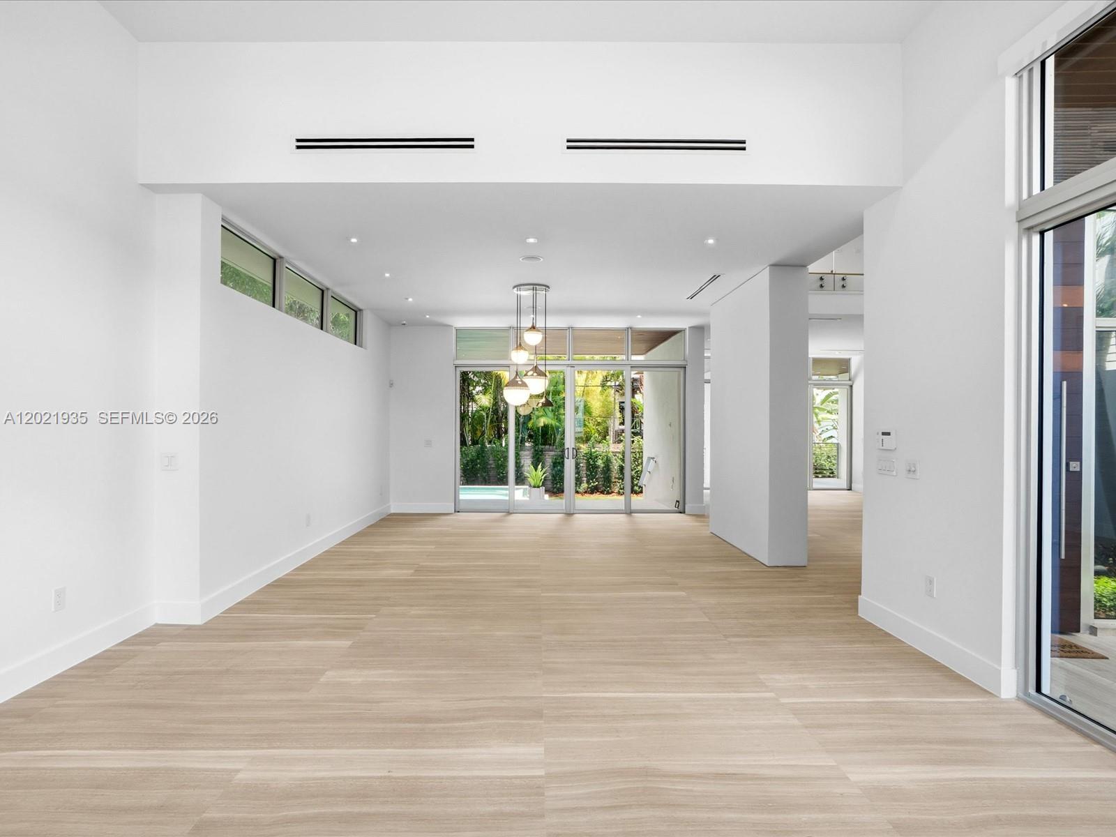 125 Hampton Lane Property Photo 14