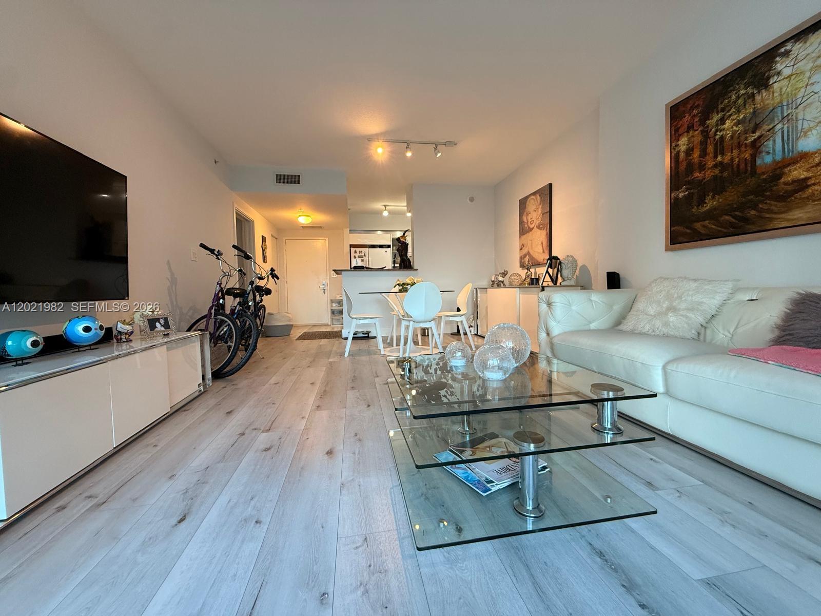 325 S Biscayne Boulevard 2024 Property Photo 10