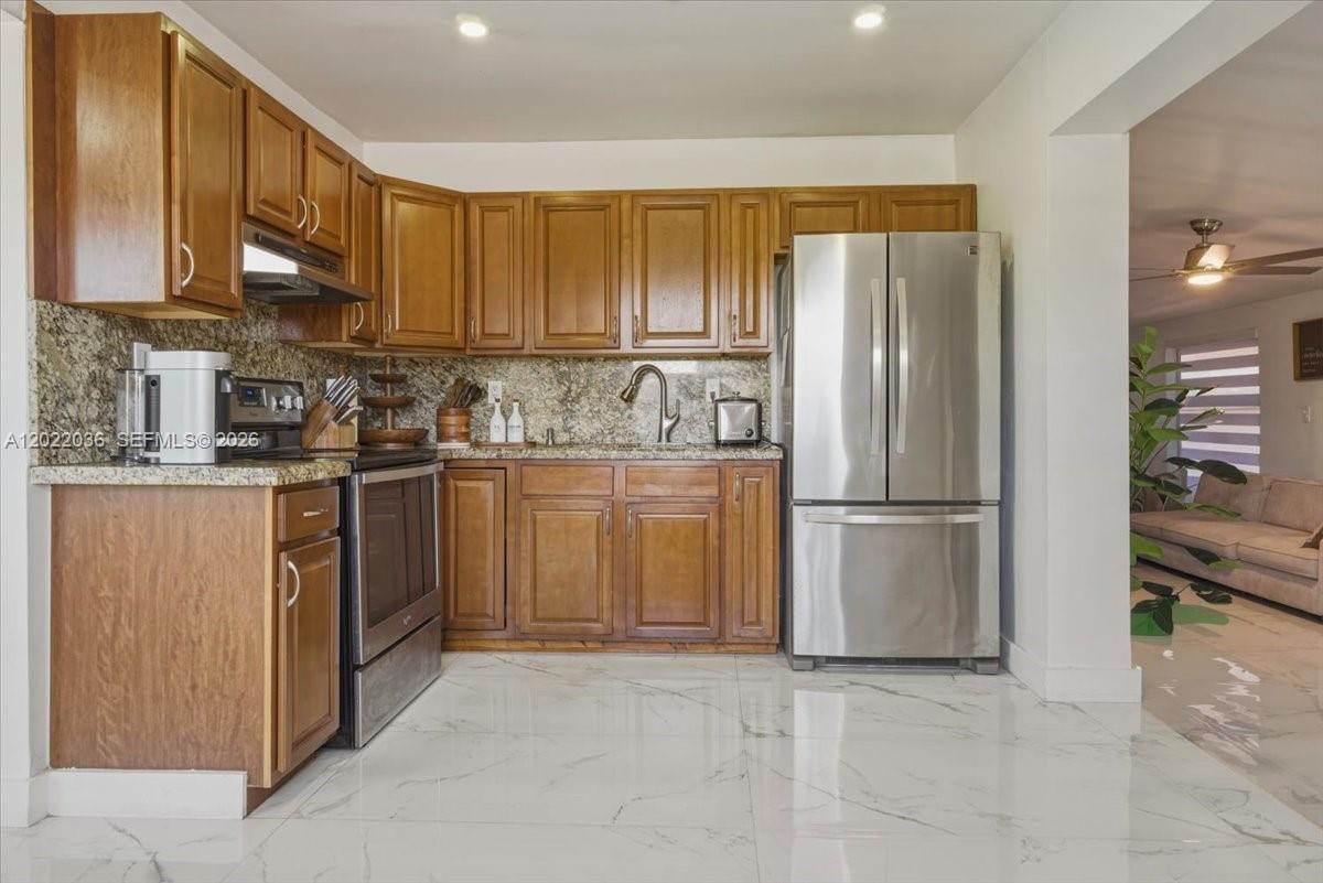 120 W 50th Street Property Photo 2