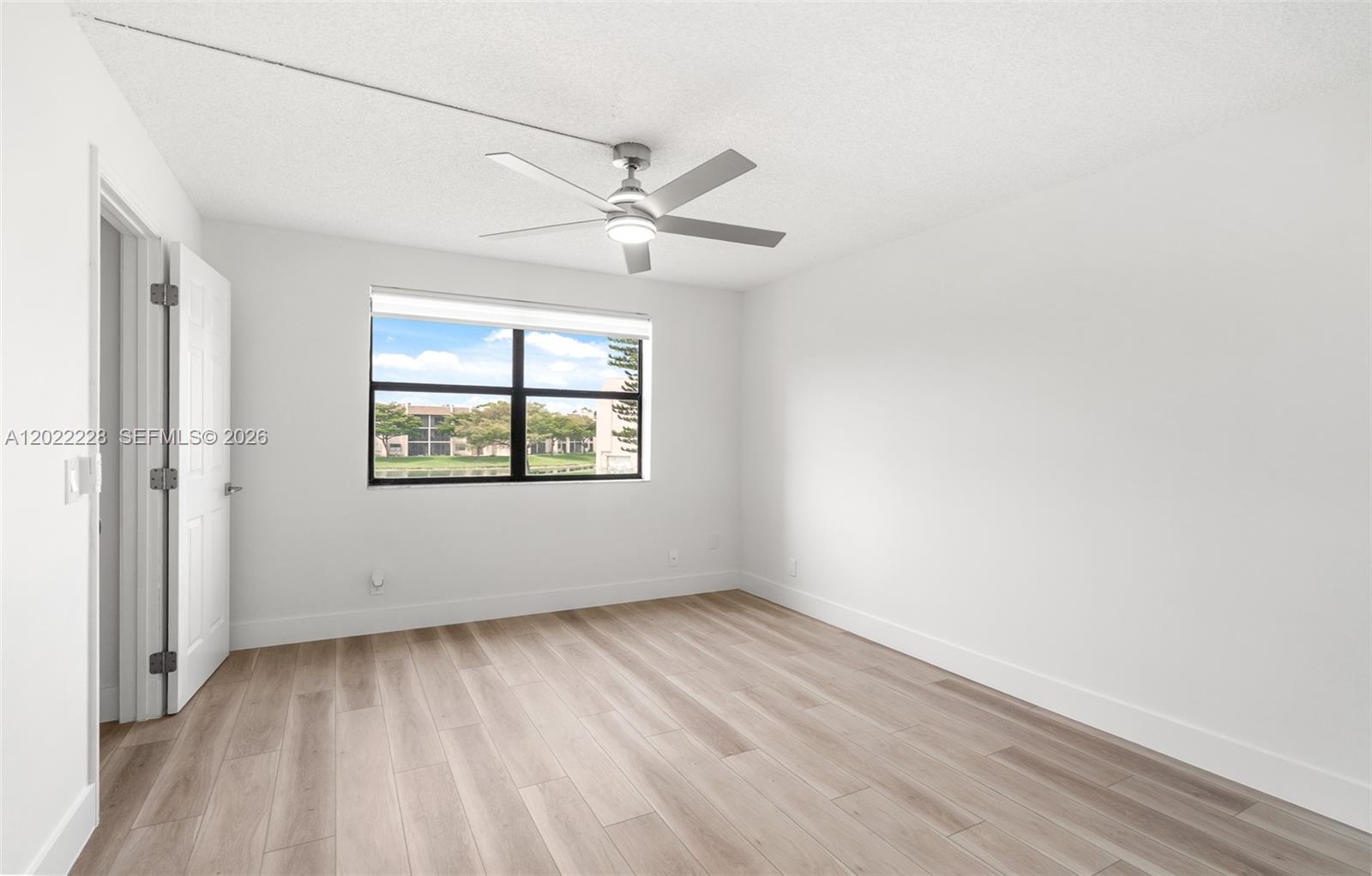 10130 Sunrise Lakes Boulevard 210 Property Photo 10