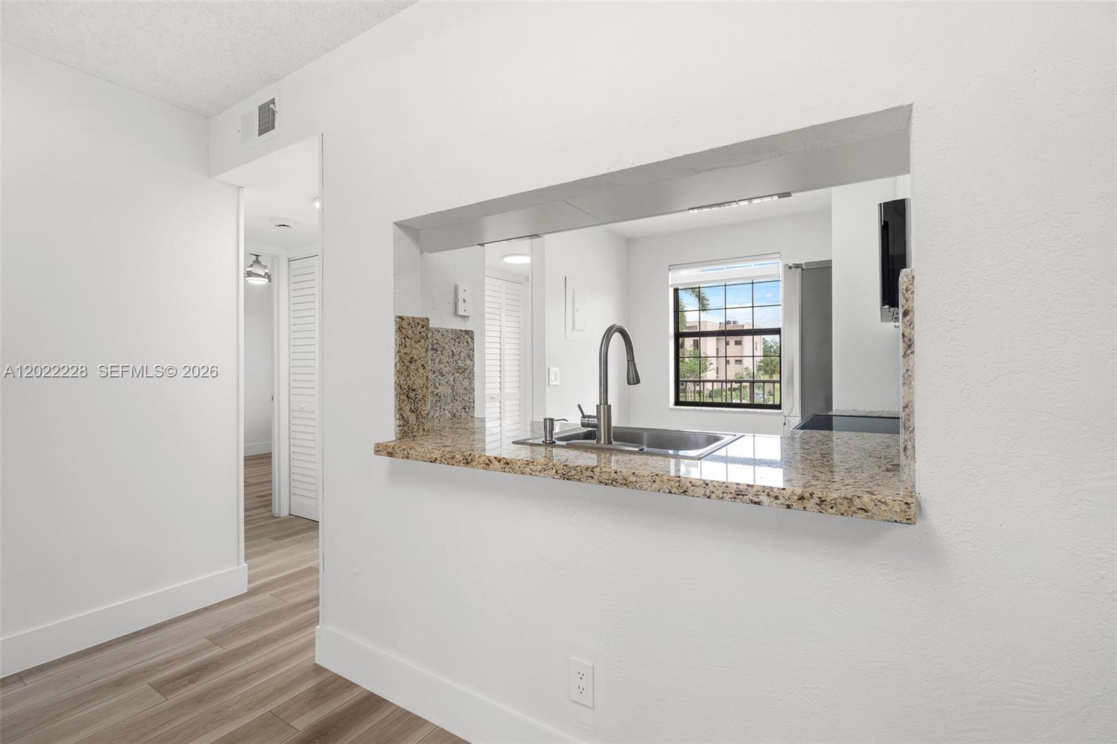 10130 Sunrise Lakes Boulevard 210 Property Photo 13