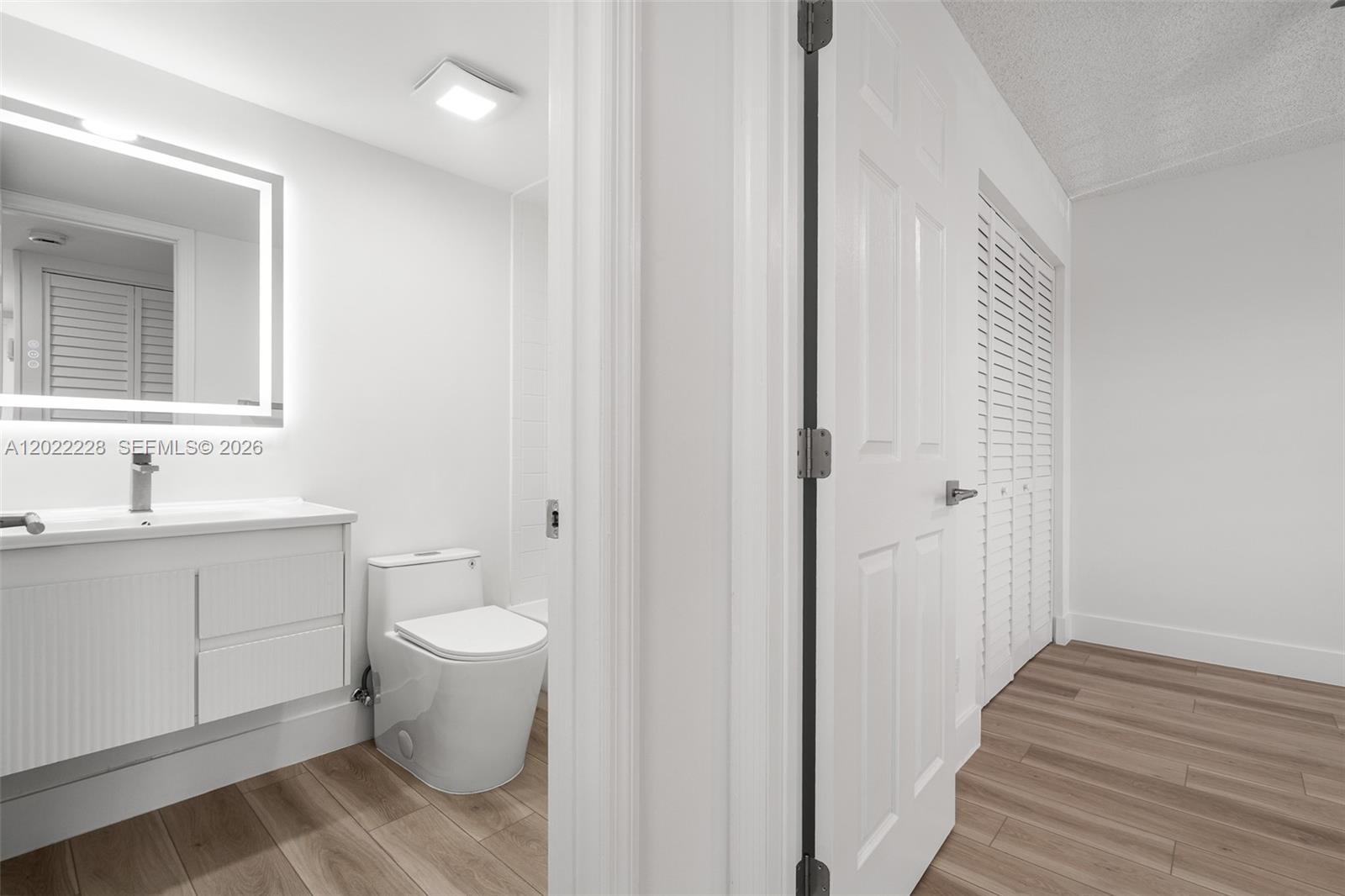 10130 Sunrise Lakes Boulevard 210 Property Photo 14