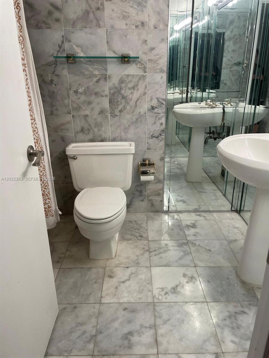 18021 Biscayne Boulevard 1701 Property Photo 9