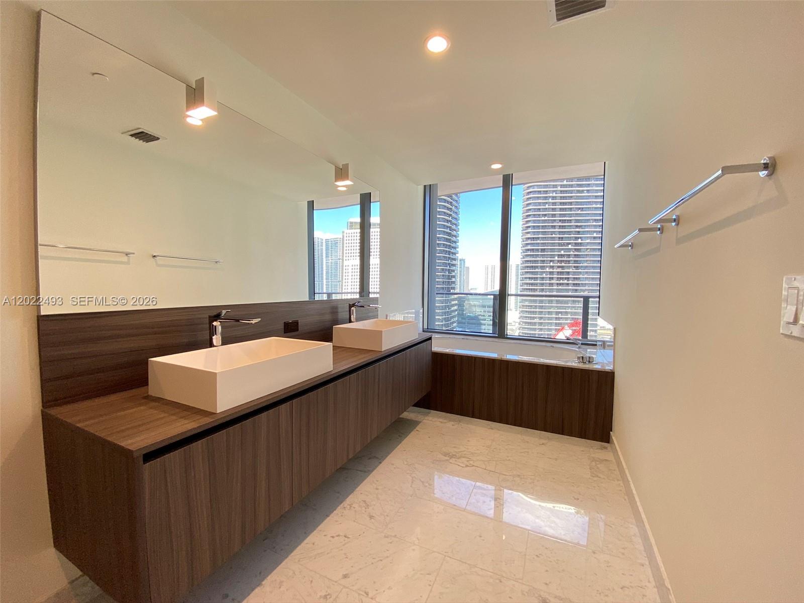 1000 Brickell Plaza 2715 Property Photo 9