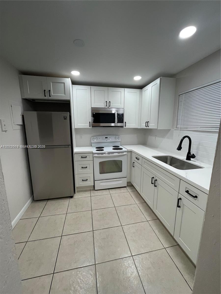 4255 N University Drive 109 Property Photo 3