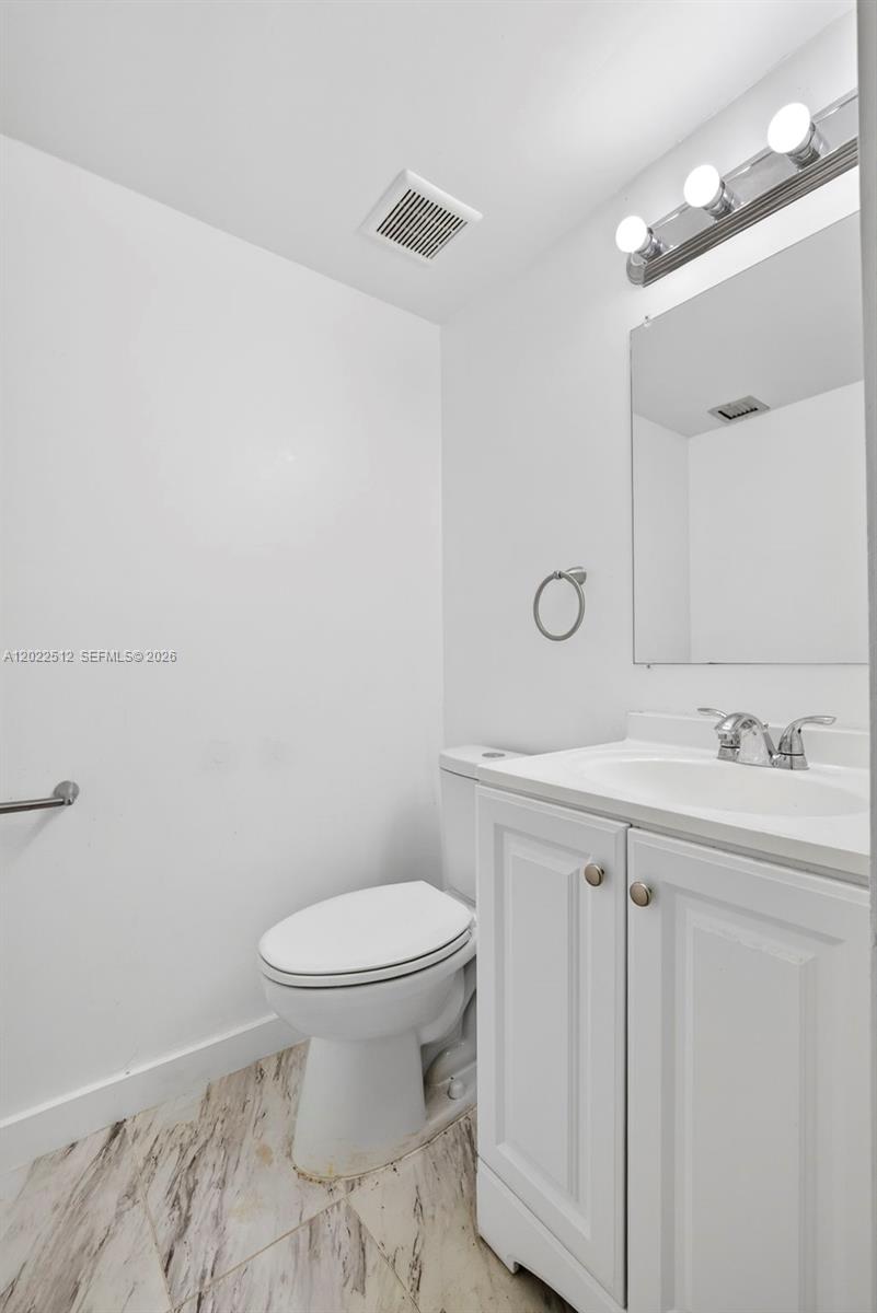 4174 Inverrary Drive 706 Property Photo 14