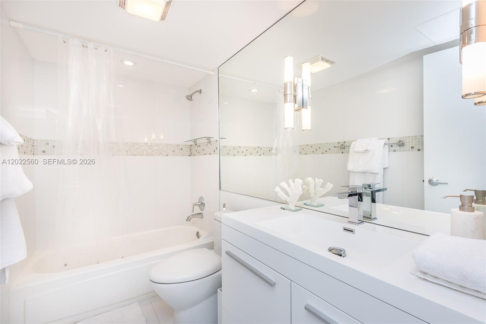 10275 Collins Avenue 706 Property Photo 23