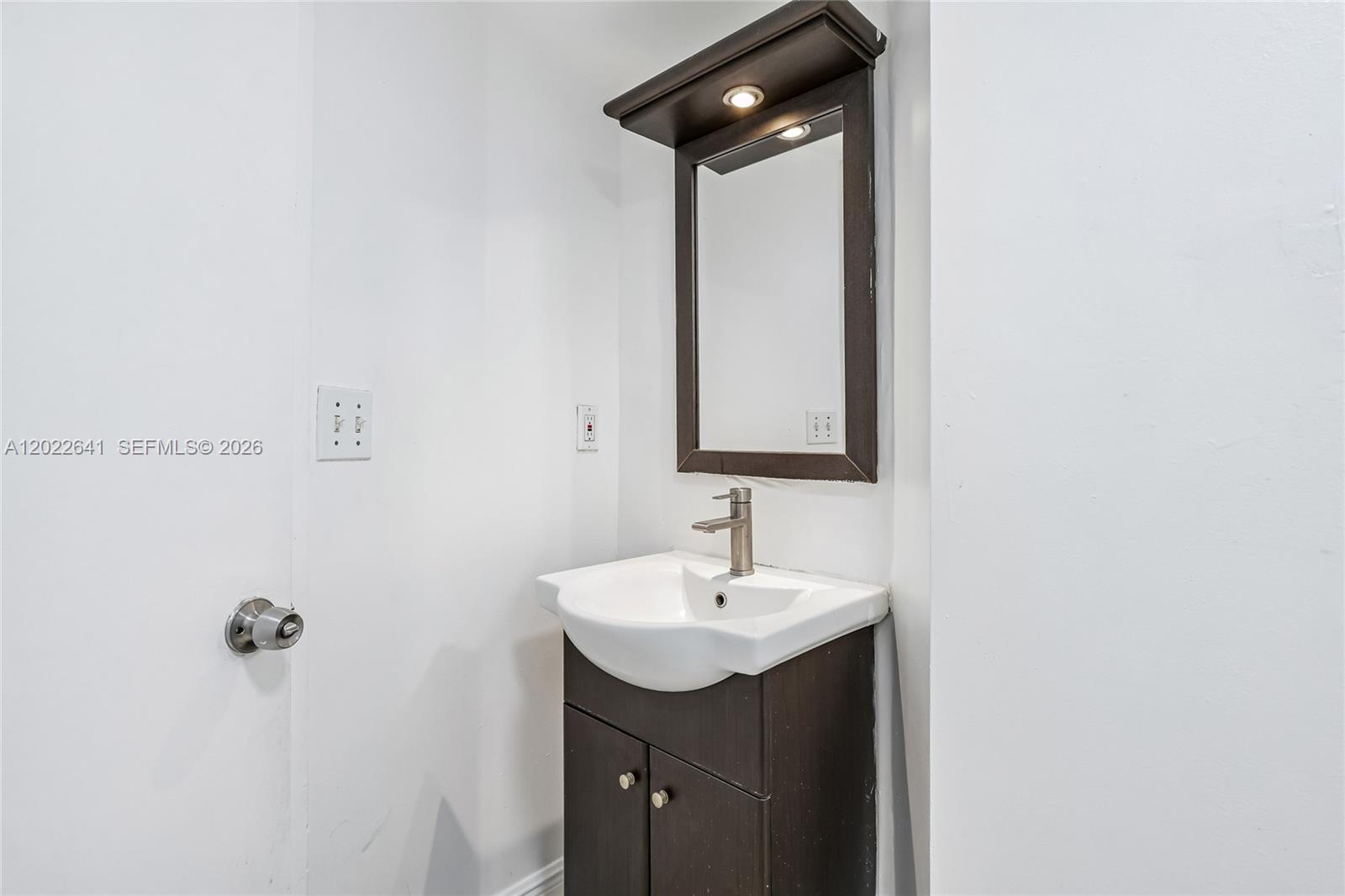 4147 Stirling Road 105 Property Photo 23