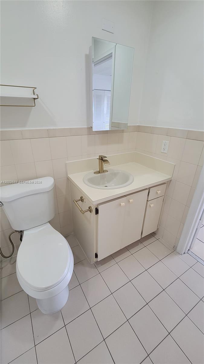 A12022689 Property Photo 16