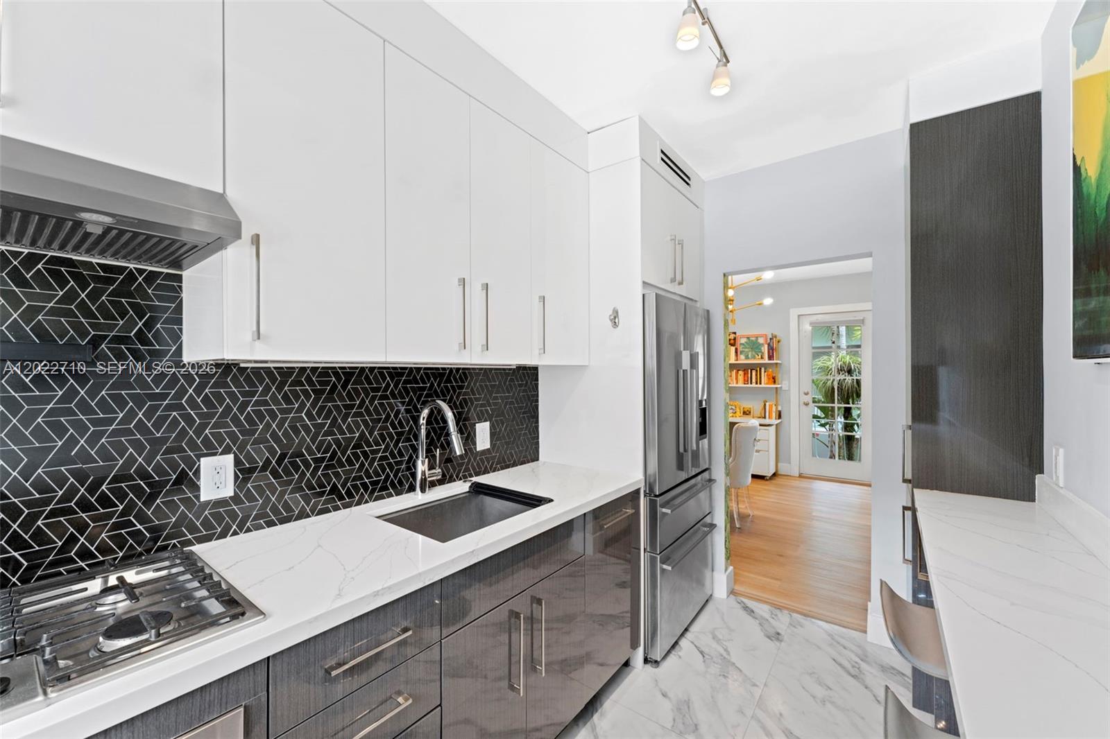 1925 Washington Avenue 16 Property Photo 6