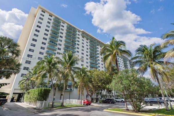 19390 Collins Avenue 817 Property Photo 1