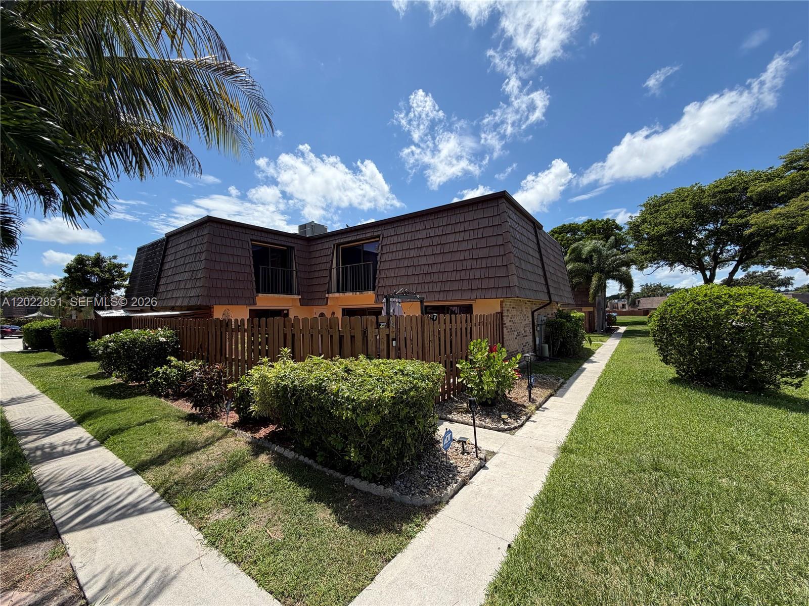 964 Springdale Circle